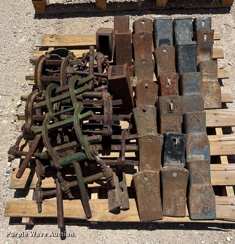 image for item DX8077 (5) pallets of bucket teeth