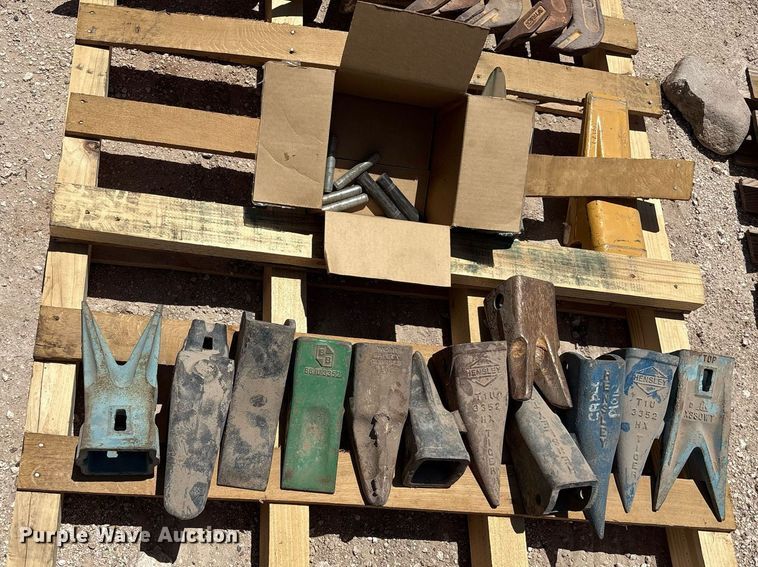 image for item DX8077 (5) pallets of bucket teeth