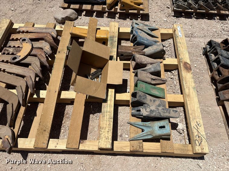 image for item DX8077 (5) pallets of bucket teeth