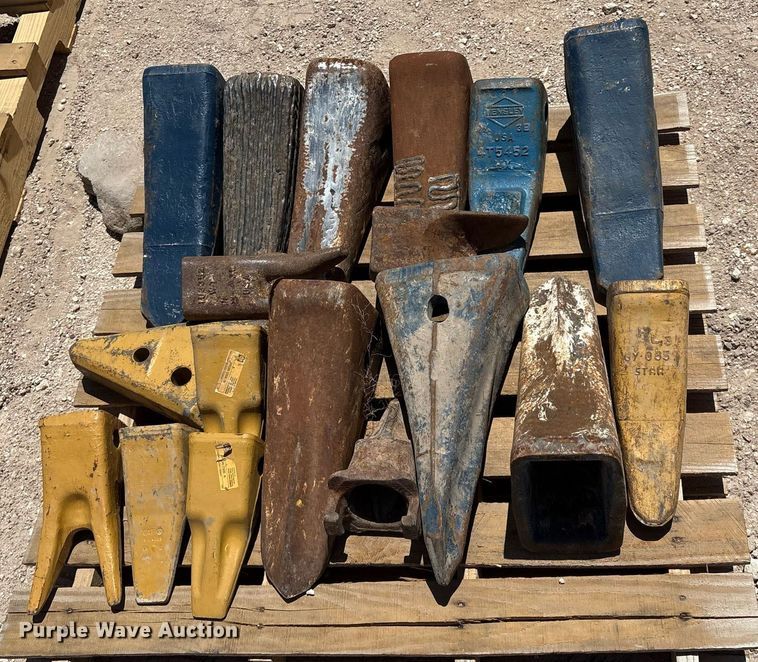 image for item DX8077 (5) pallets of bucket teeth