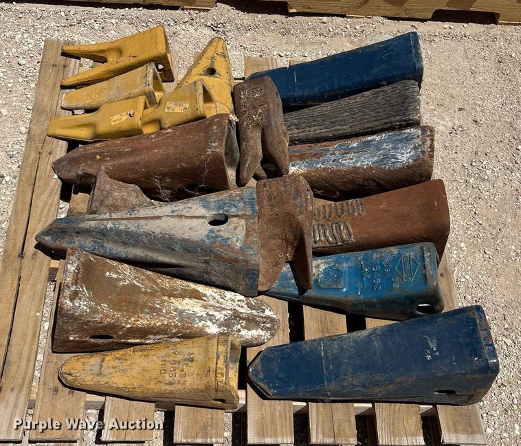 image for item DX8077 (5) pallets of bucket teeth