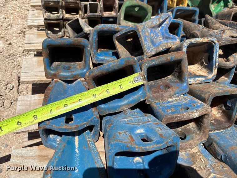 image for item DX8077 (5) pallets of bucket teeth