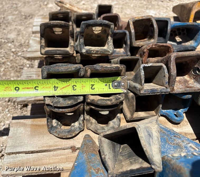 image for item DX8077 (5) pallets of bucket teeth