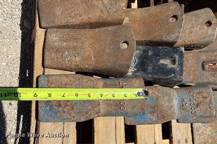 image for item DX8077 (5) pallets of bucket teeth