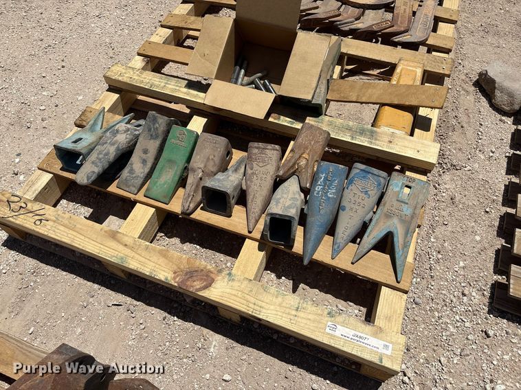 image for item DX8077 (5) pallets of bucket teeth
