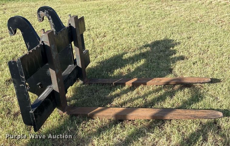 image for item DY0796 Caterpillar  6W-8832J backhoe pallet forks