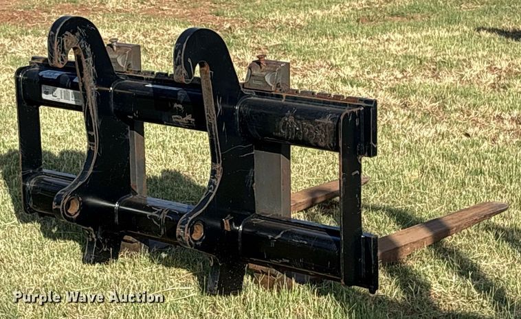 image for item DY0796 Caterpillar  6W-8832J backhoe pallet forks