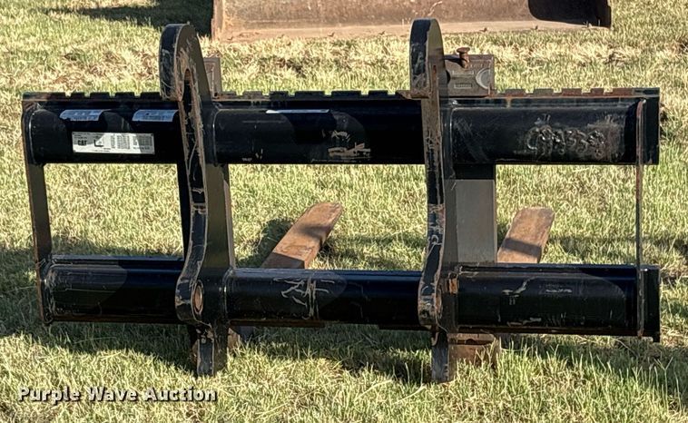 image for item DY0796 Caterpillar  6W-8832J backhoe pallet forks