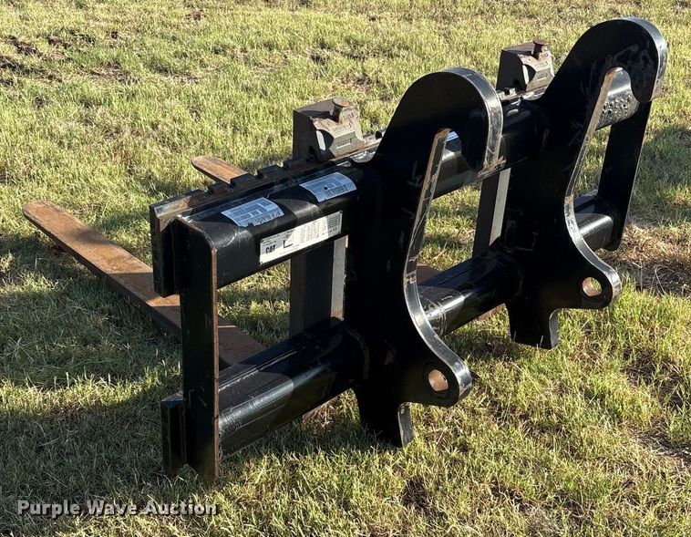 image for item DY0796 Caterpillar  6W-8832J backhoe pallet forks