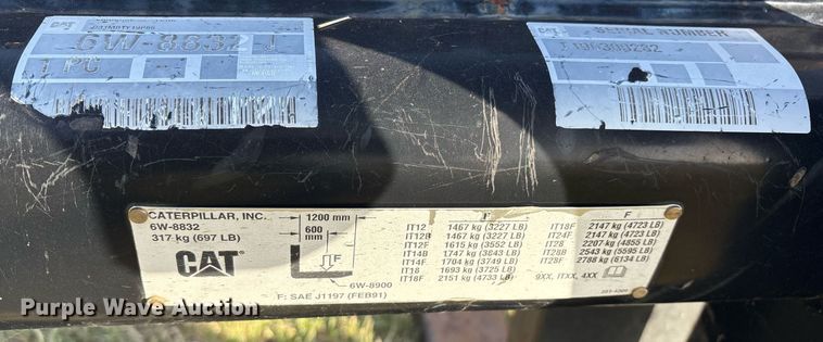 image for item DY0796 Caterpillar  6W-8832J backhoe pallet forks