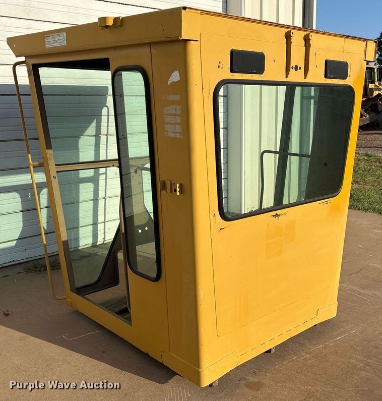 image for item DY0800 Caterpillar cab 