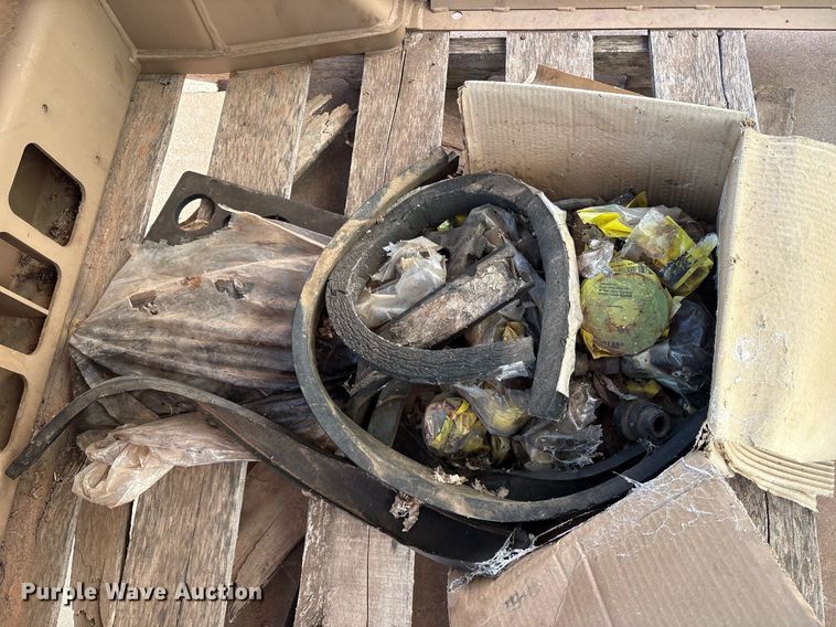 image for item DY0800 Caterpillar cab 