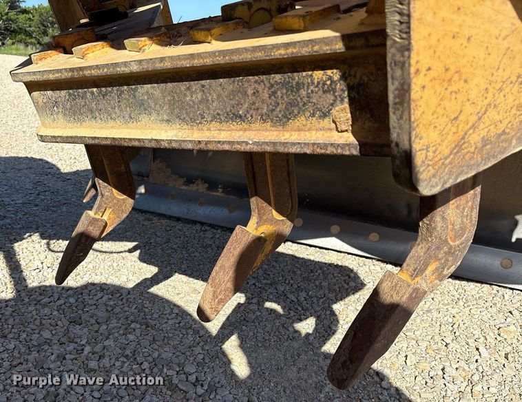 image for item DY0851 1982 Caterpillar 120G motor grader