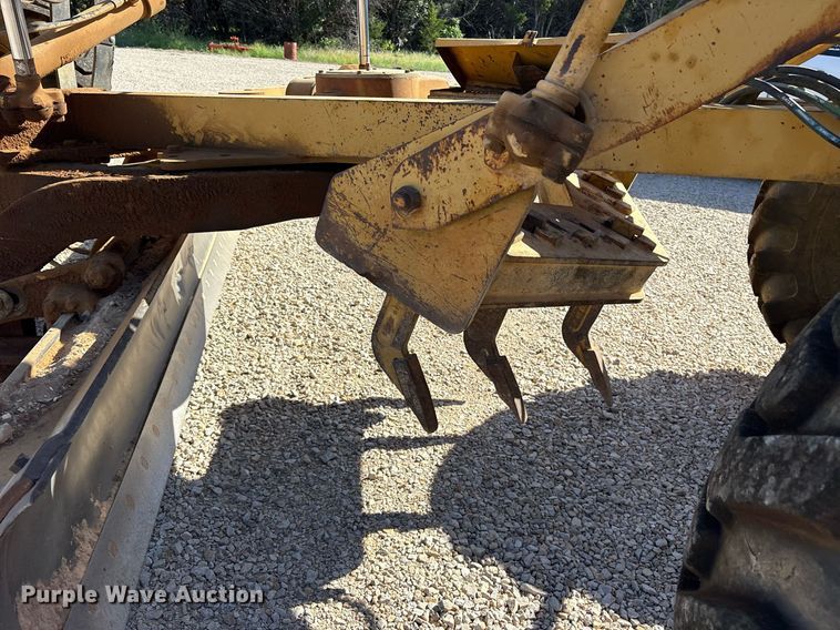 image for item DY0851 1982 Caterpillar 120G motor grader