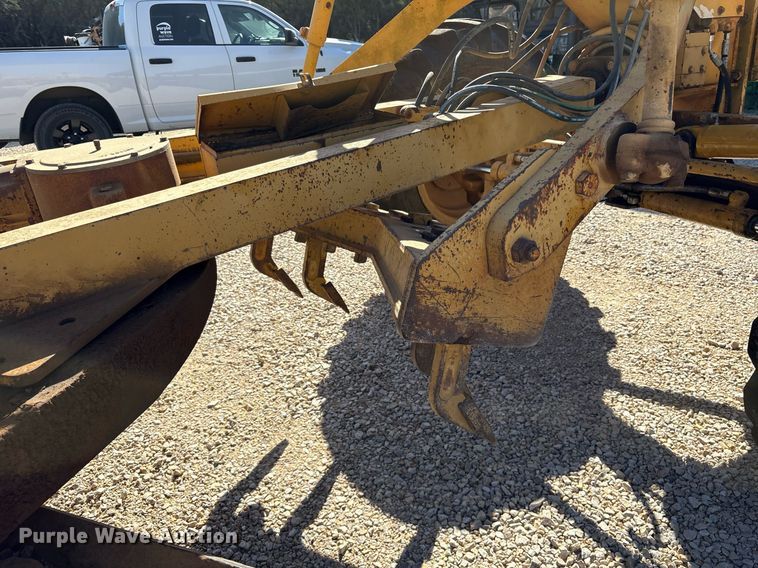 image for item DY0851 1982 Caterpillar 120G motor grader