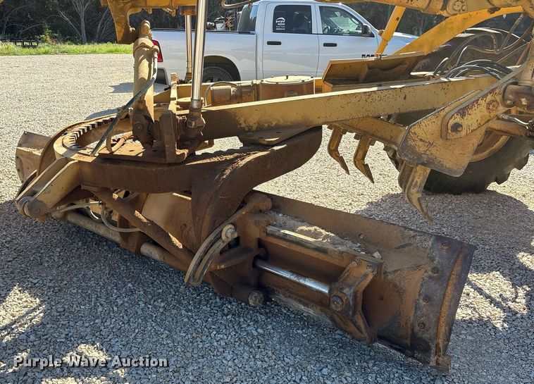 image for item DY0851 1982 Caterpillar 120G motor grader