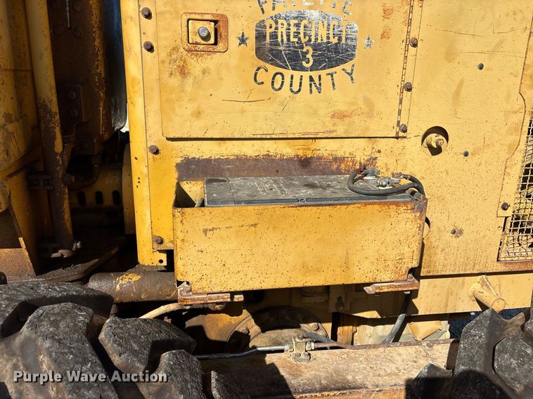 image for item DY0851 1982 Caterpillar 120G motor grader