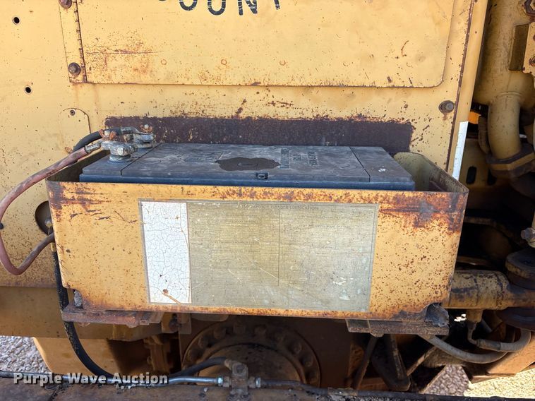 image for item DY0851 1982 Caterpillar 120G motor grader