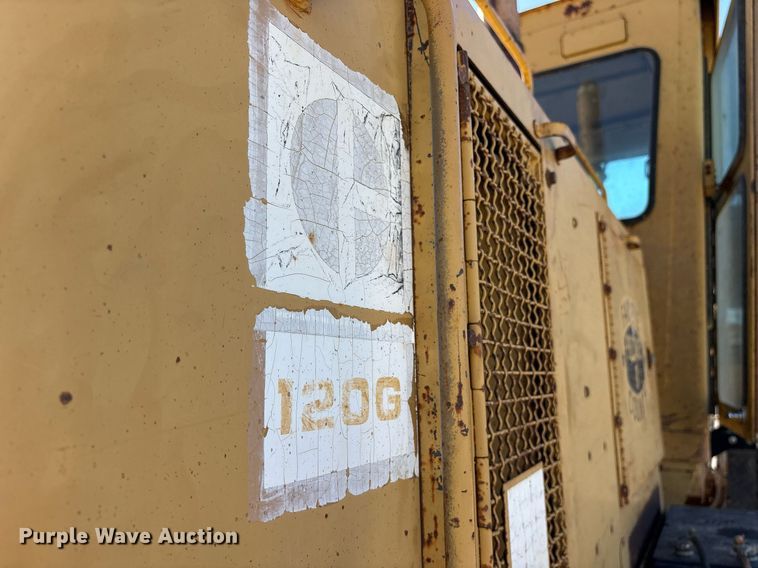 image for item DY0851 1982 Caterpillar 120G motor grader