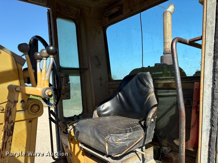 image for item DY0851 1982 Caterpillar 120G motor grader