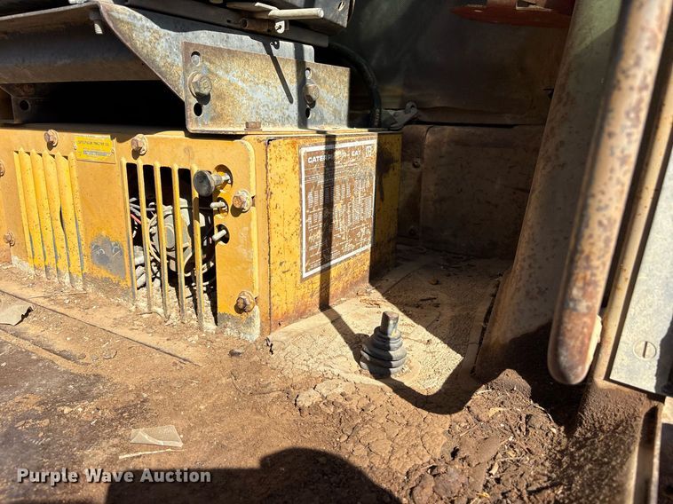 image for item DY0851 1982 Caterpillar 120G motor grader