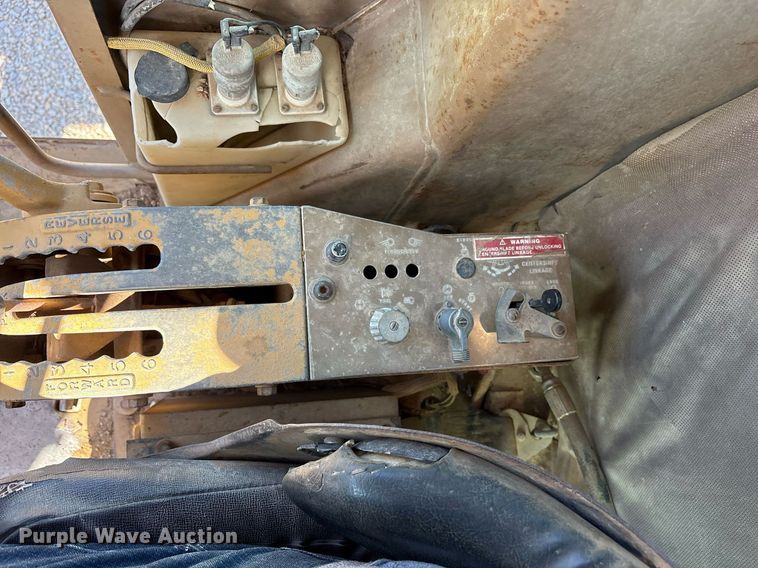 image for item DY0851 1982 Caterpillar 120G motor grader