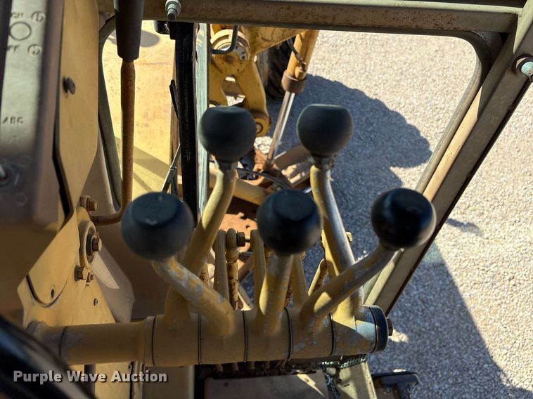 image for item DY0851 1982 Caterpillar 120G motor grader