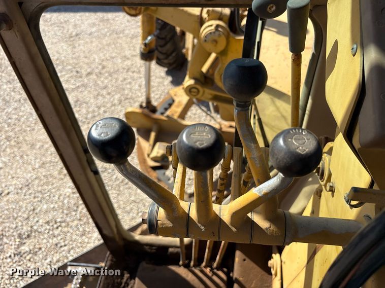 image for item DY0851 1982 Caterpillar 120G motor grader