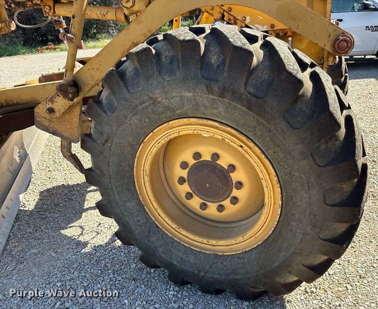 image for item DY0851 1982 Caterpillar 120G motor grader