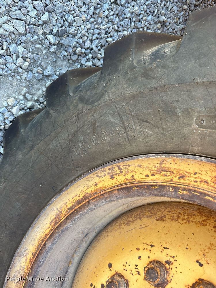 image for item DY0851 1982 Caterpillar 120G motor grader