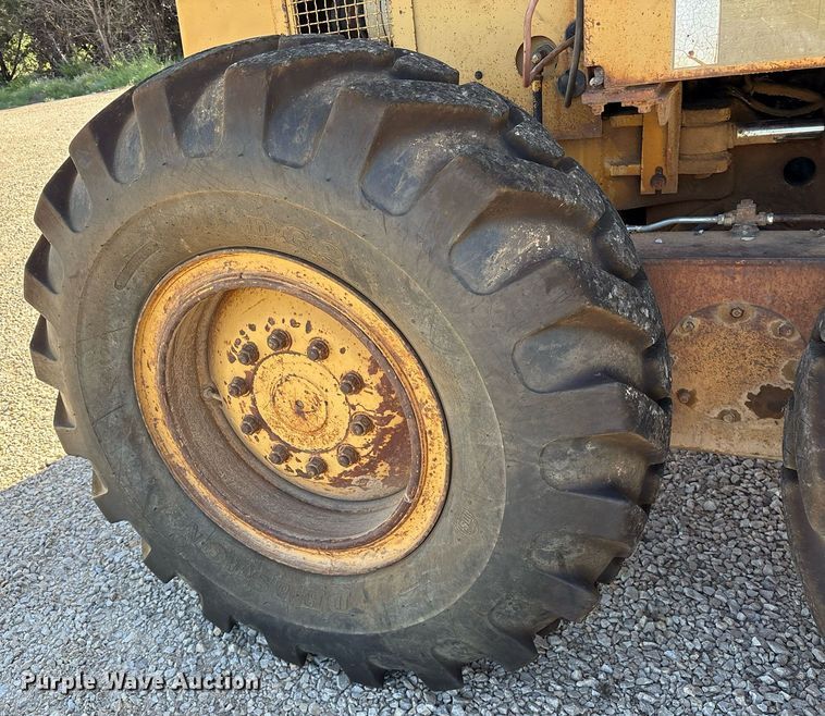 image for item DY0851 1982 Caterpillar 120G motor grader