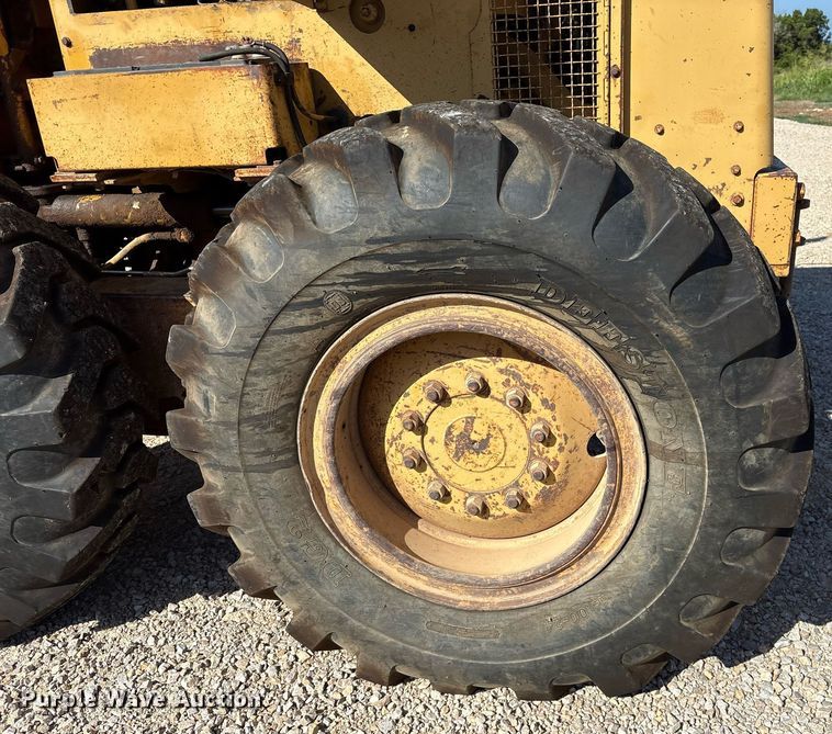 image for item DY0851 1982 Caterpillar 120G motor grader