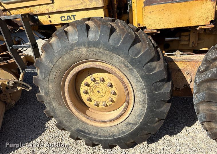 image for item DY0851 1982 Caterpillar 120G motor grader