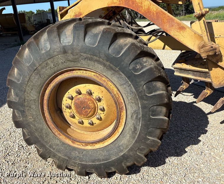 image for item DY0851 1982 Caterpillar 120G motor grader