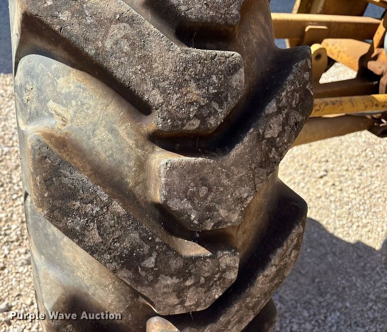 image for item DY0851 1982 Caterpillar 120G motor grader