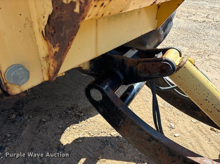 image for item DY0873 2001 Vermeer RT850 trencher