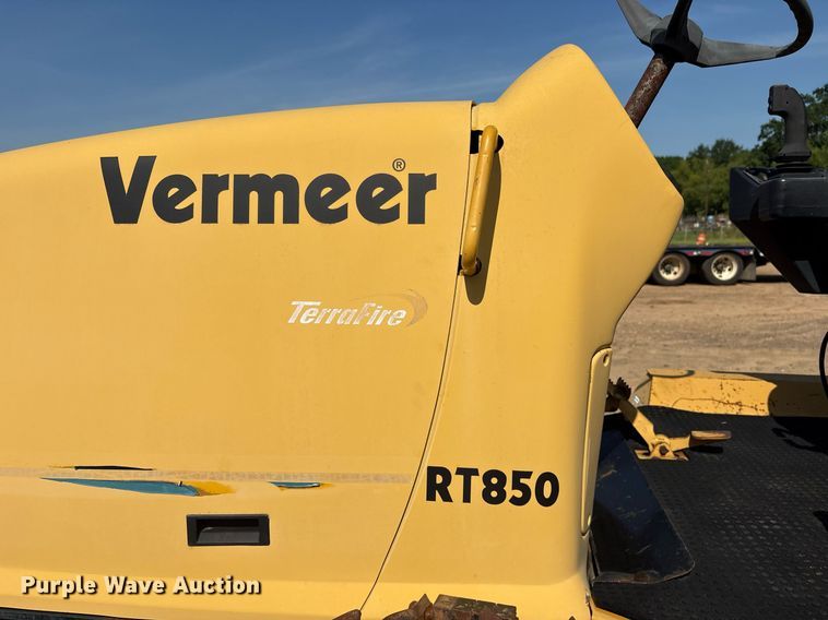 image for item DY0873 2001 Vermeer RT850 trencher