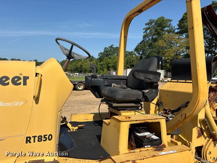 image for item DY0873 2001 Vermeer RT850 trencher