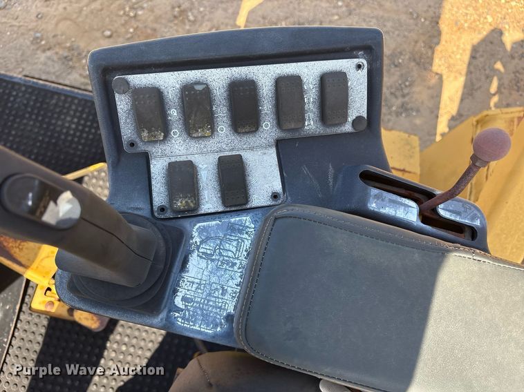 image for item DY0873 2001 Vermeer RT850 trencher