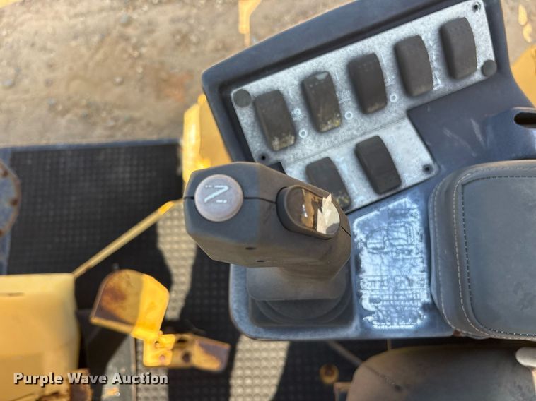 image for item DY0873 2001 Vermeer RT850 trencher