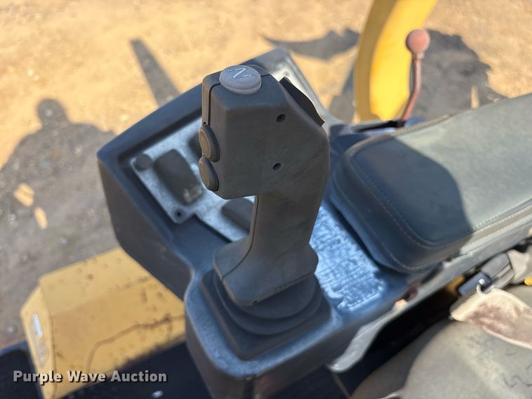 image for item DY0873 2001 Vermeer RT850 trencher