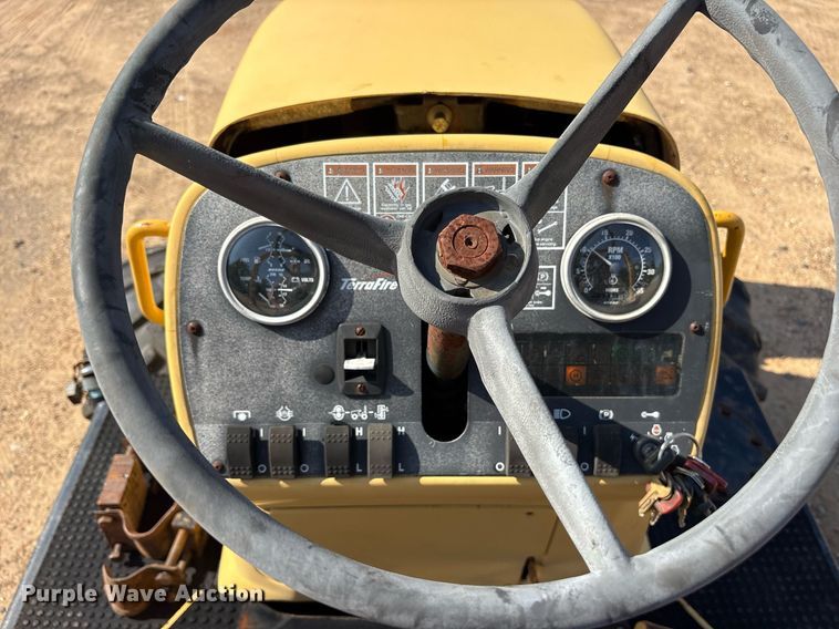 image for item DY0873 2001 Vermeer RT850 trencher