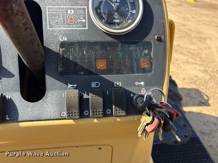 image for item DY0873 2001 Vermeer RT850 trencher