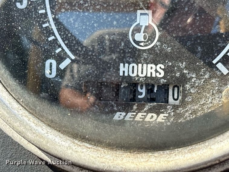 image for item DY0873 2001 Vermeer RT850 trencher