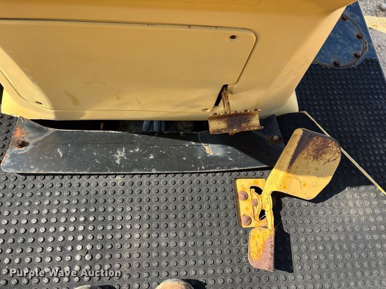 image for item DY0873 2001 Vermeer RT850 trencher