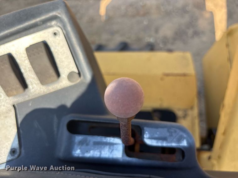 image for item DY0873 2001 Vermeer RT850 trencher