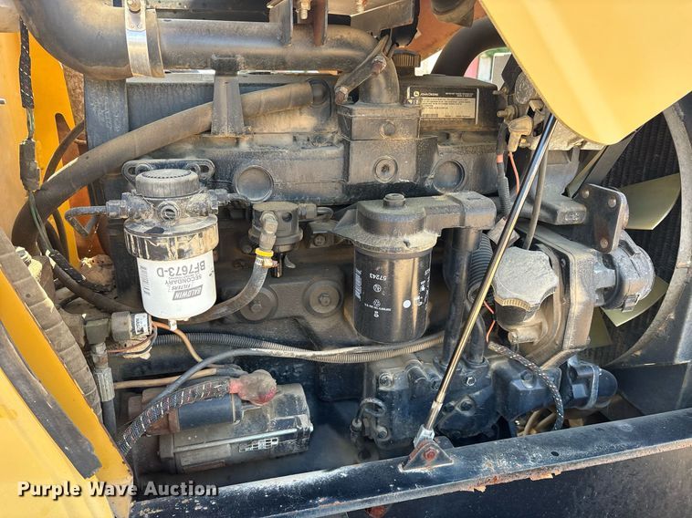 image for item DY0873 2001 Vermeer RT850 trencher