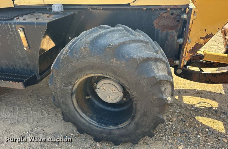 image for item DY0873 2001 Vermeer RT850 trencher