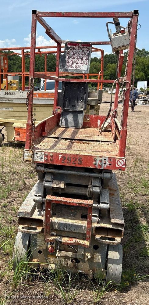 image for item DY0880 2013 Sky Jack SJIII 3219 scissor lift