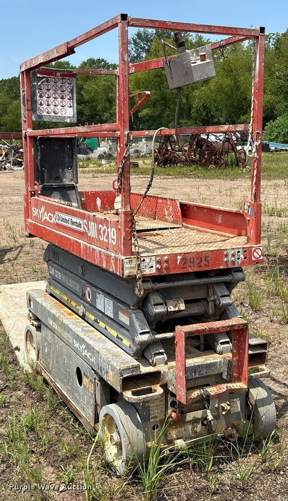 image for item DY0880 2013 Sky Jack SJIII 3219 scissor lift